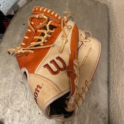 A2000 Wilson Baseball Glove 11.5 