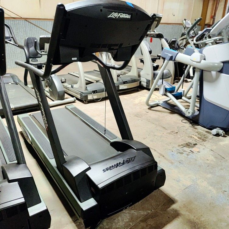 Life Fitness Treadmill 9500HR Model in Good Condition for Sale in