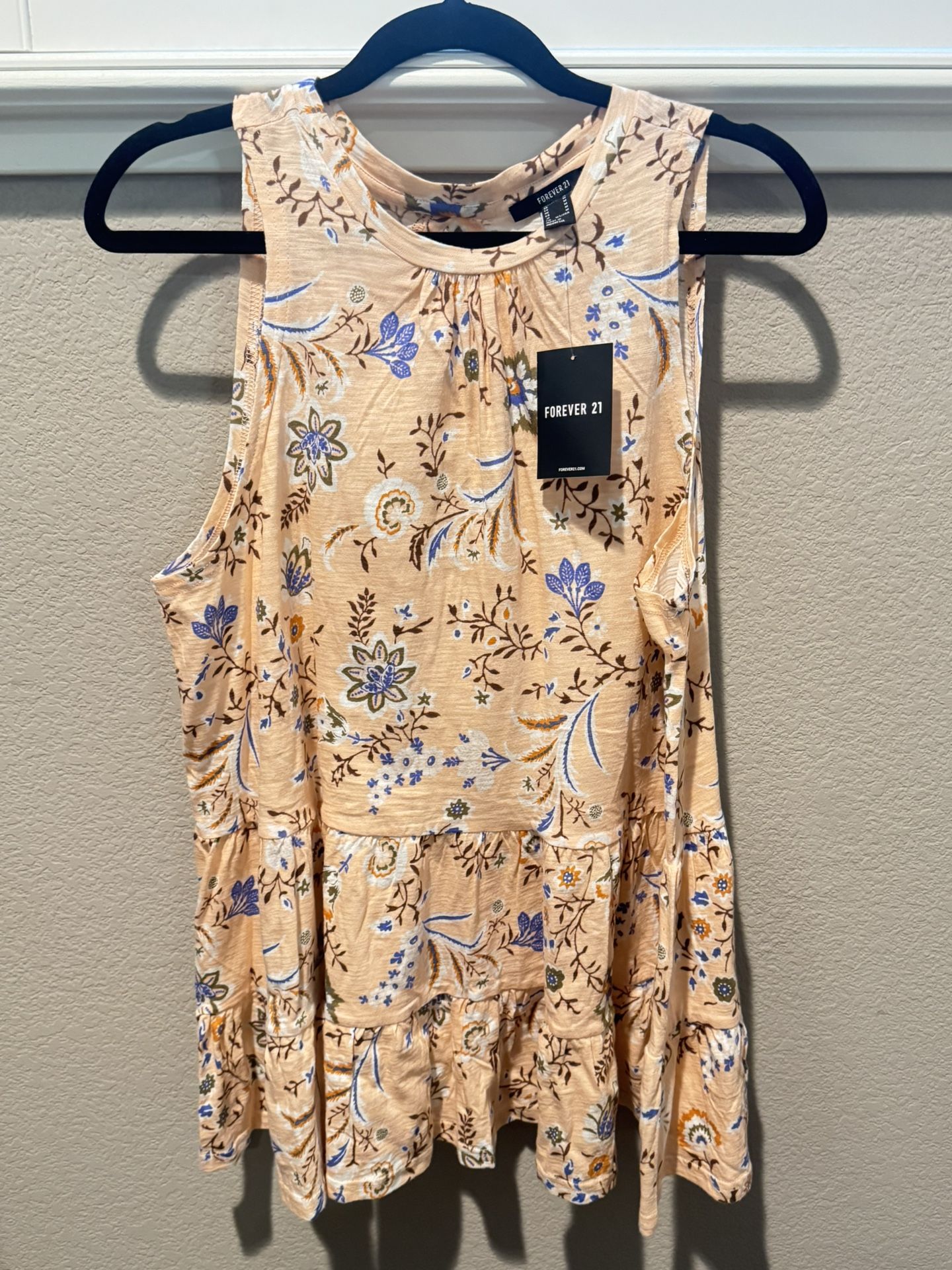 Forever 21 - Brand new Floral top size medium