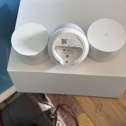 Google Mesh Total 6 Pucks 