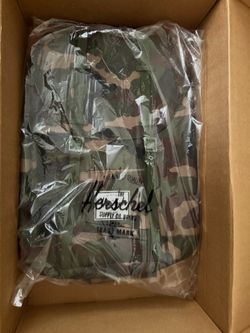 NEVER USED 2014 Herschel Retreat 23L CAMO backpack