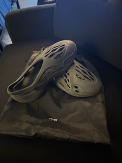 yeezy foam runers