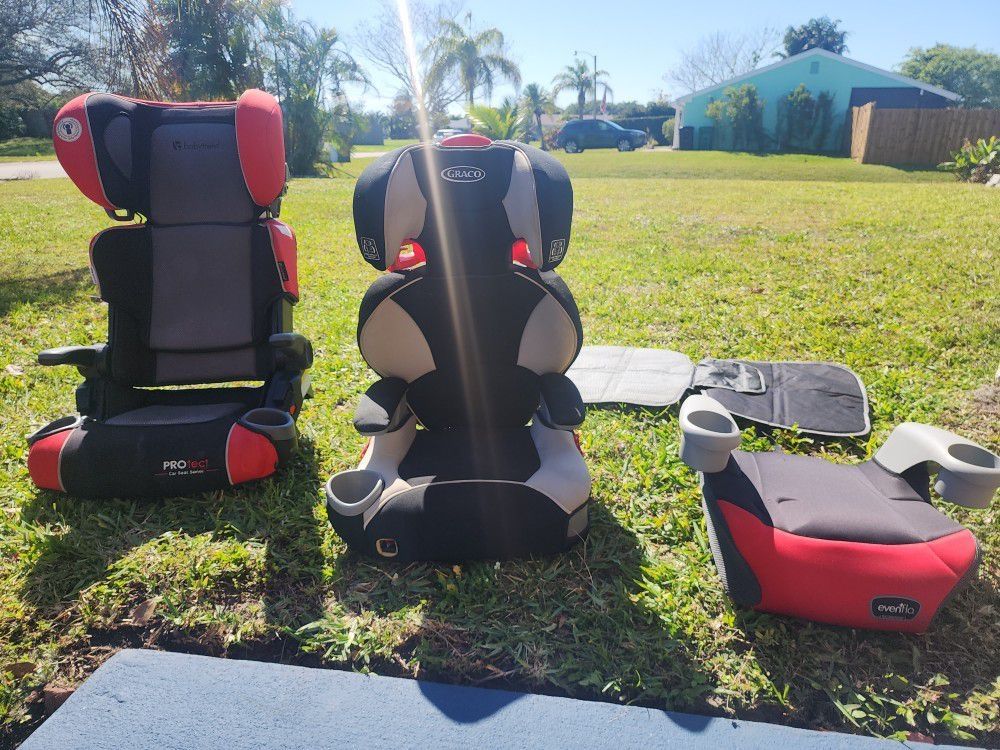 Forward-facing Car Seats & Seat Protector