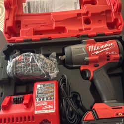 Milwaukee M18 FUEL 1/2 in. Cordless Brushless High Torque Impact Wrench Kit (Battery & Charger)