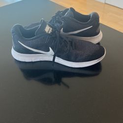 Womens Nike Free run Size 7.5