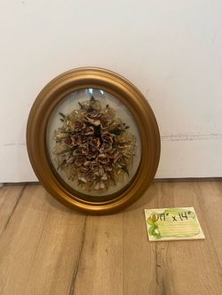 Vtg Bubble Frame / Oval Gold Framed Dried Rose Shadow Box