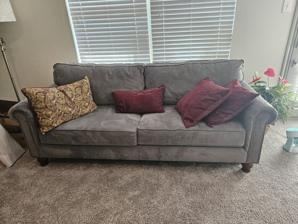 Sofa (Like New)