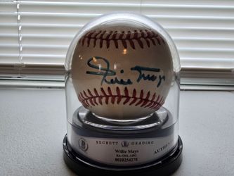 Willie Mays Autographed Baseball (Beckett LOA Certified Authentic) Encapsulated