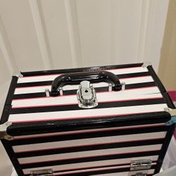 Train Case In Excellent Condition 