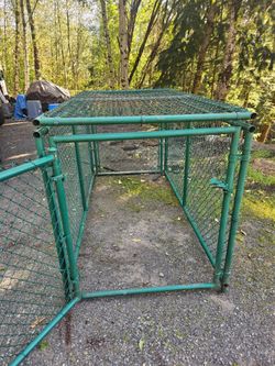 Heavy duty 8x4 dog kennel or cage.