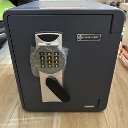 First Alert Digital Ready Seal Waterproof Fire Resistant Safe .94 Cu.Ft. Like New w/ Minor Scratches