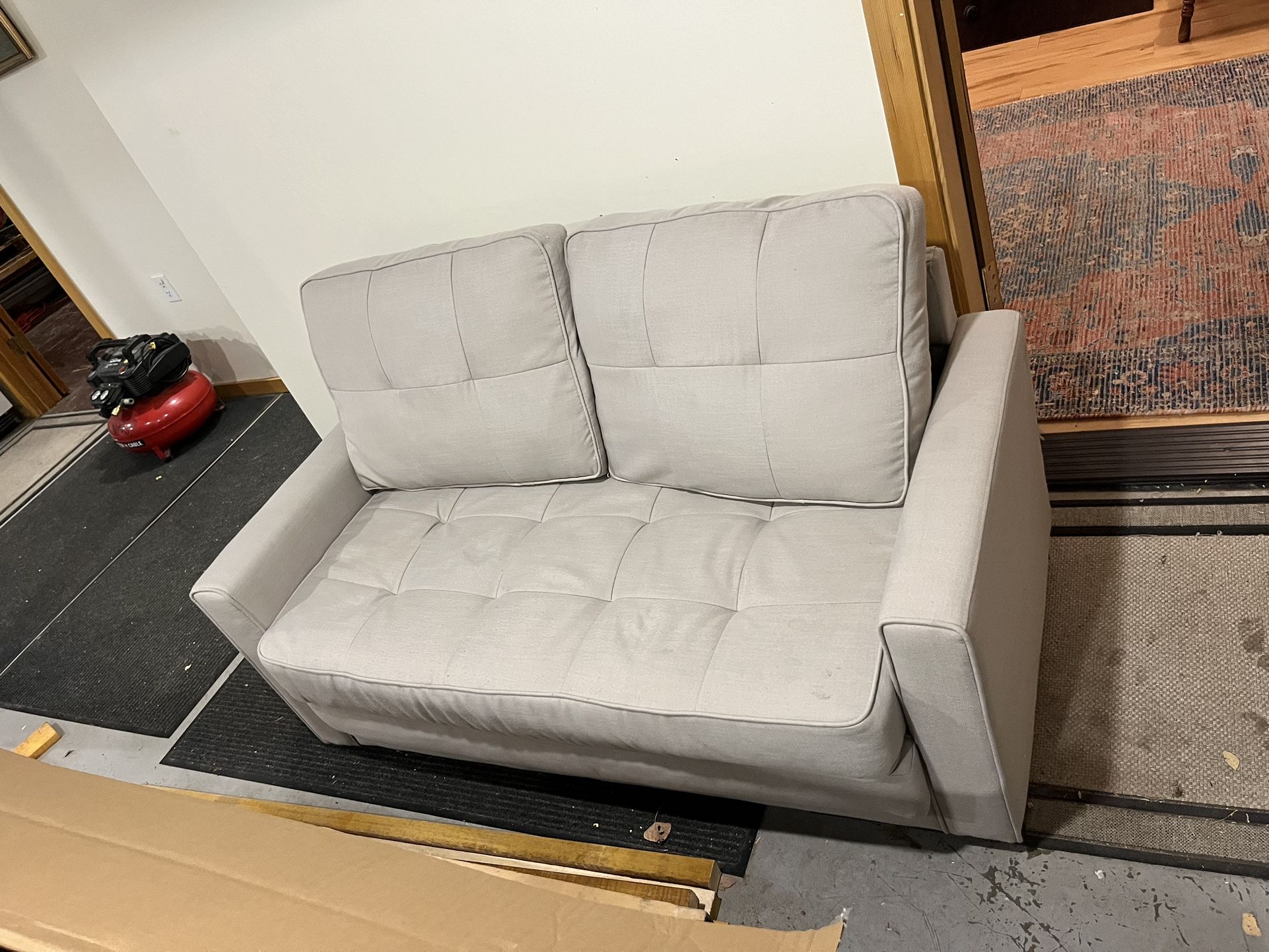 Loveseat Couch/pull out sleeper