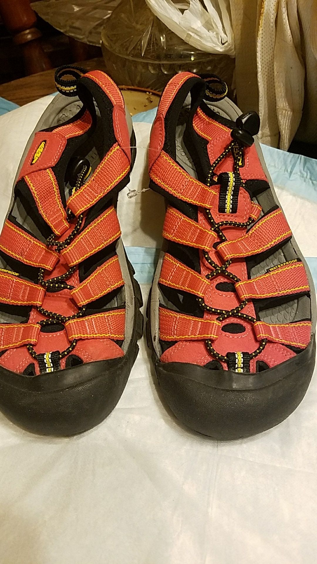Keen ladies sz8.5