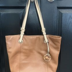 Michael Kors Soft leather shoulder bag