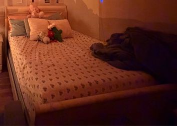 Full size bed