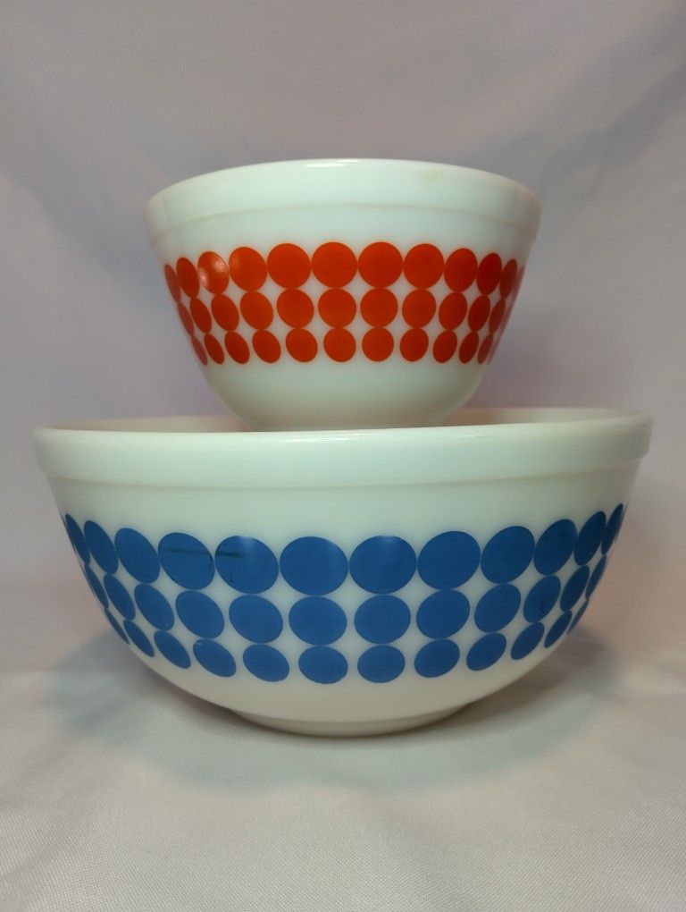 Vintage Pyrex Dots Nesting Bowls 