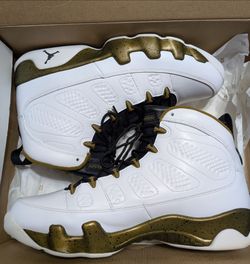 Air Jordan 9 Retro White/ black militia green size 10.5 w/og Box