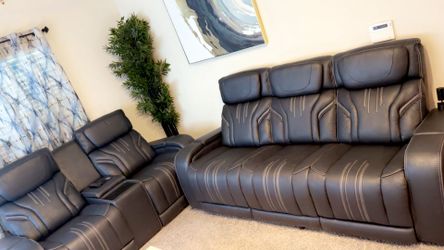 LIKE NEW Southlake Navy Power Reclining Console Loveseat With Audio.