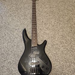 
Ibanez SR800 Electric Bass – Great Condition, Active EQ, Lightweight Body!