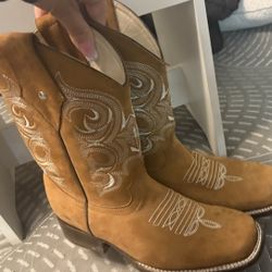 women’s boots 8.5 