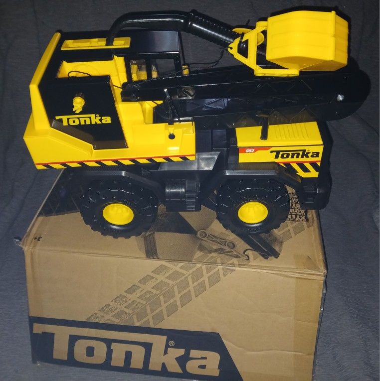 Basic Fun Tonka Truck