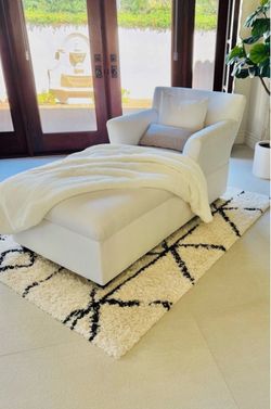 Ultra-Comfortable Modern Off White Chaise Lounge