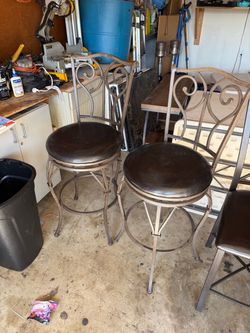 Swivel high bar stools