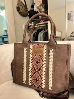 Brown wrangler crossbody