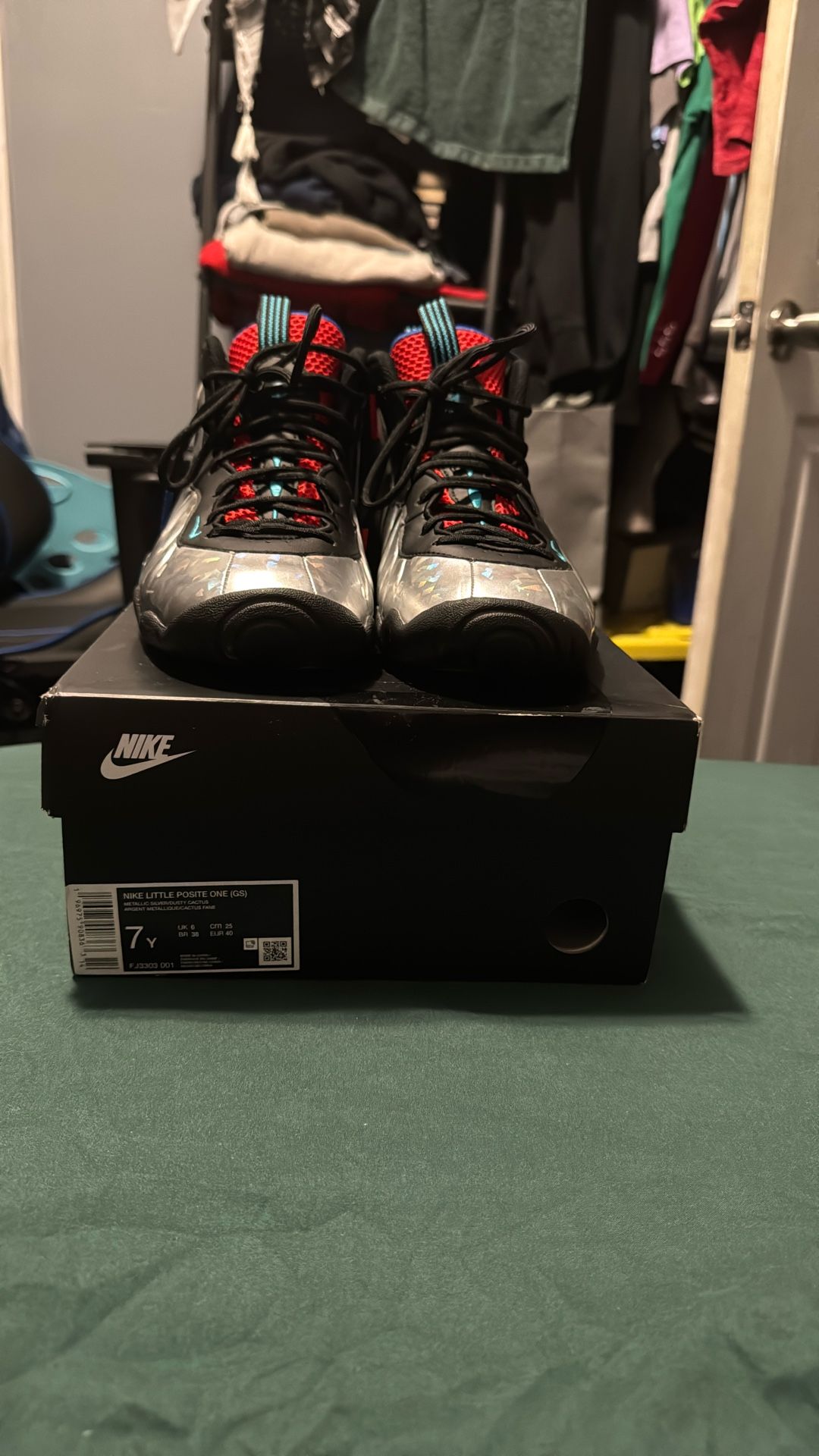 Nike Little Foampoite Size 7 Y