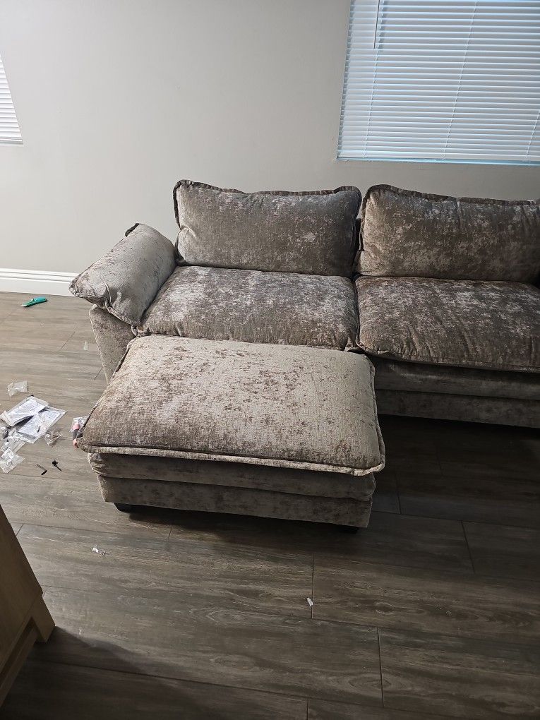 BRAND NEW COUCH. NEVER BEEN USED