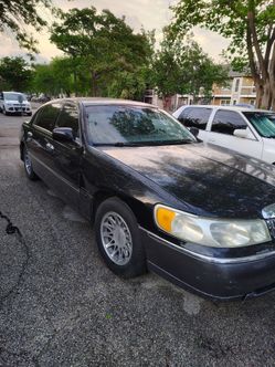 2002 Lincoln Town Car