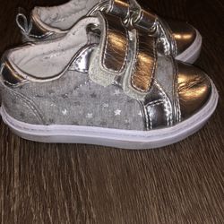 Baby girl crazy 8 shoes Size 4 (infant)