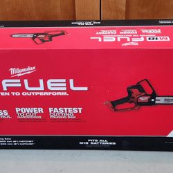 M18 FUEL 8 in.
HATCHET Pruning Saw
(Tool-Only)