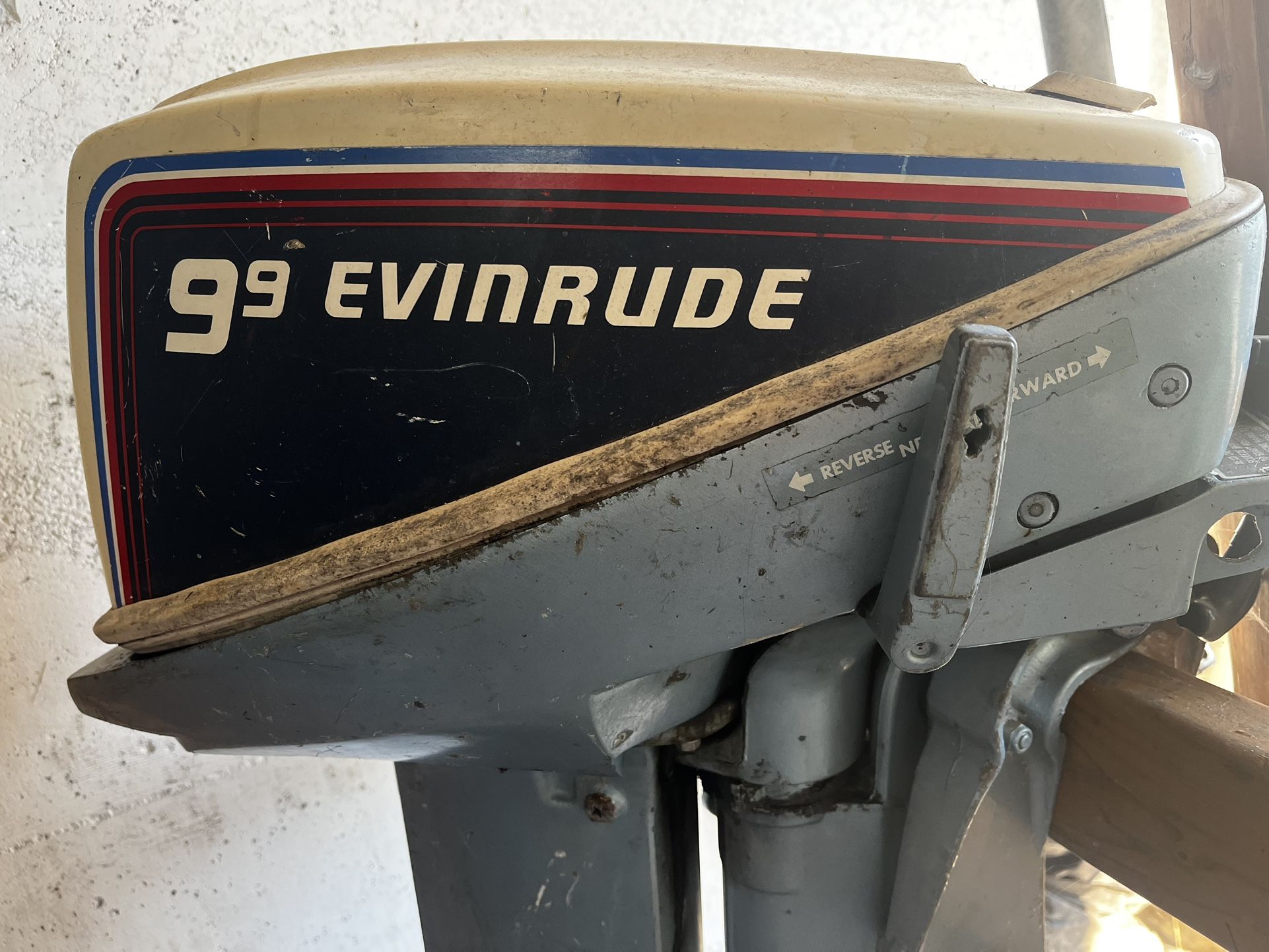 9.9 Evinrude Outboard Motor