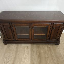 64in TV Entertainment Center / TV Stand