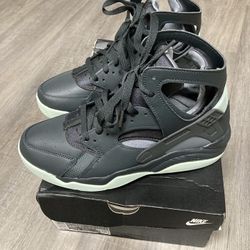 Nike Air Flight Huarache shoes, size 8, new inbox