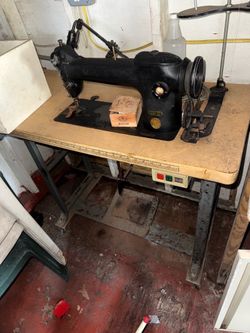 Vintage Singer Industrial Sewing Machine Model 241-12