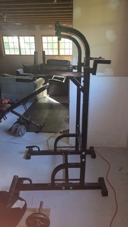 Pull up and dips machine