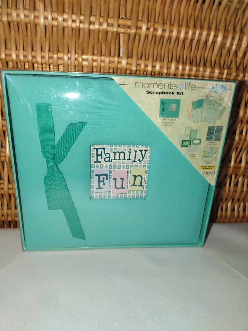 FAMILY FUN MOMENTS IN LIFE SCRAPBOOKING BOX KIT