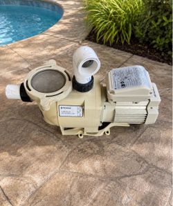 Excellent Pentair SuperFlo High Performance 1 HP Pool Pump – 2021 Model in Outstanding Working Condition For sale is a professional-grade Pentair Supe