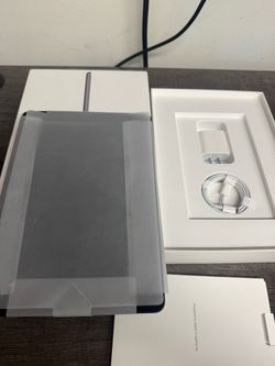 iPad 9th generation like new 64gb WiFi with box and new accessories