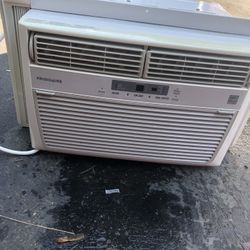 Very Good  Condition  Frigidaire Air Conditioner 