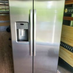Ge Refrigerator Side X Side Like New Stainless Steel 
