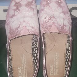 Toms Shoes