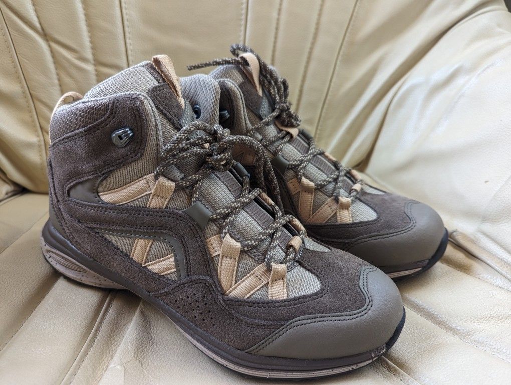 New Women's 8-8.5 Leather Hiking Boots Waterproof REI Lands End Merrell Keen Oboz Vasque Backpacking Trail Climbing Shoes Salomon