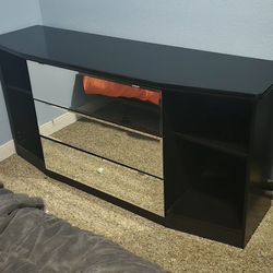 Dresser/ TV Stand