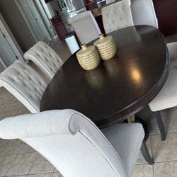 Dining room with 8 chair Has Two Extension Fit For 12 People