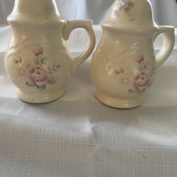 Vintage Salt And Pepper Shakers Pfaltzgraff