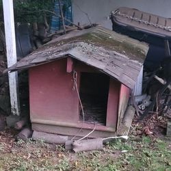 DURABLE DOG HOUSE-MAKE YOUR BEST OFFER