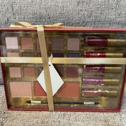 Make Gift Set- Brand New ✨️ Cosmetics Vault 